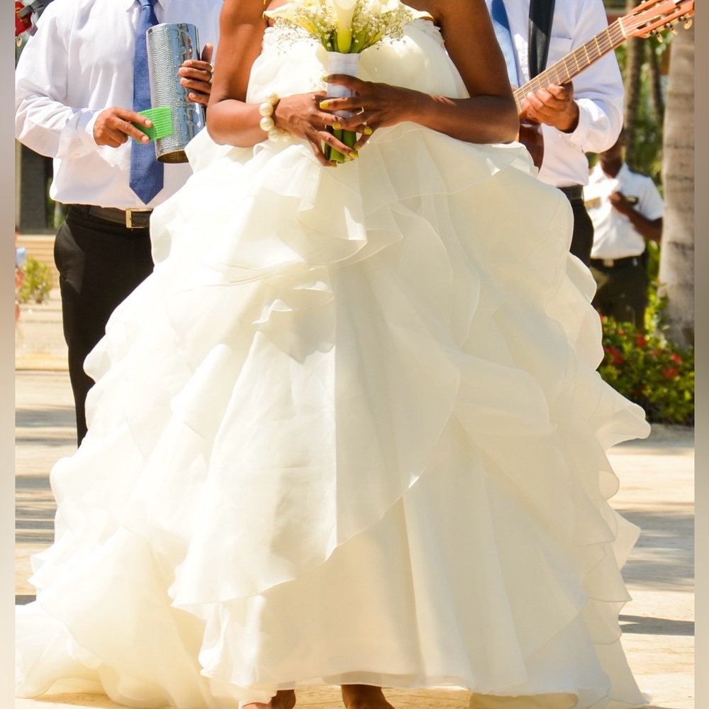 Strapless ruffle and chiffon tulle beach wedding gown. - Picture 2 of 16